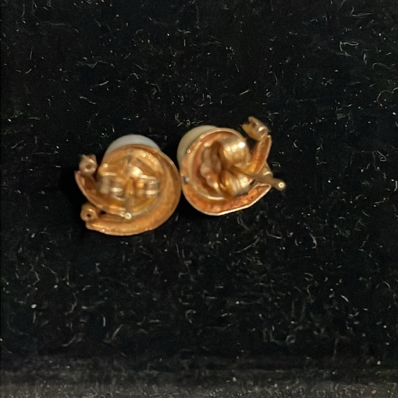 14K Yellow Gold Vintage Pearl & Diamonds Post Earrings with a swirl design - Picture 7 of 8
